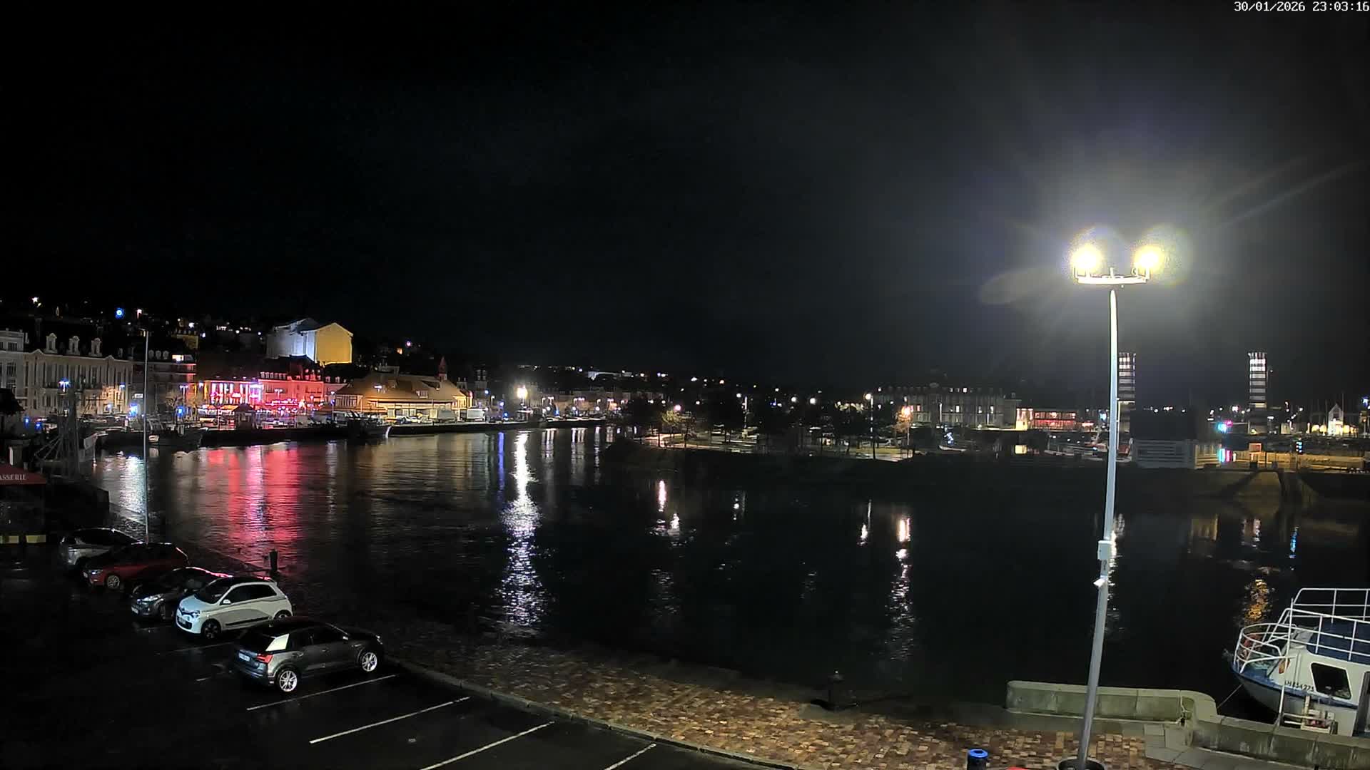 Trouville-Sur-Mer Comune Residence du Port & Coast Live Cam - Lisieux, Calvados, Normandie, France