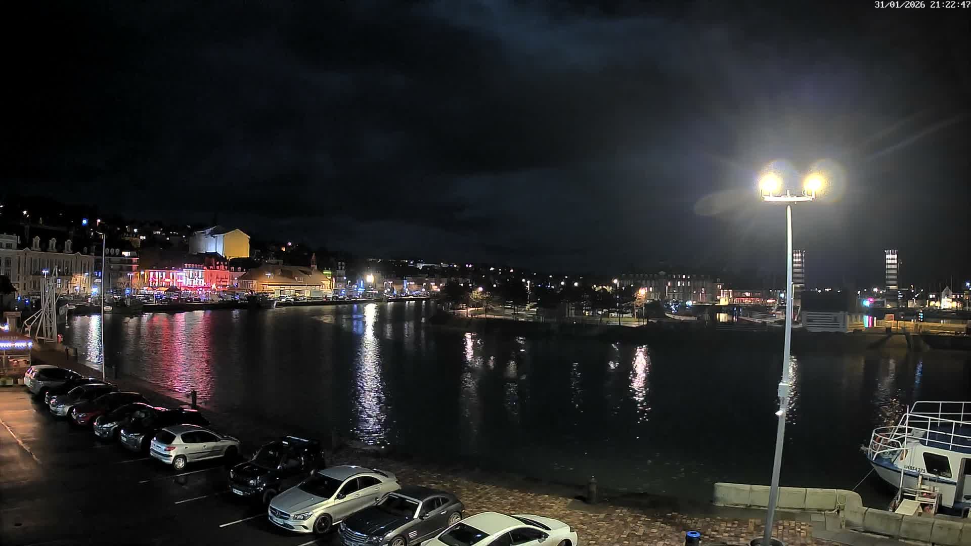 Trouville-Sur-Mer Comune Residence du Port & Coast Live Cam - Lisieux, Calvados, Normandie, France