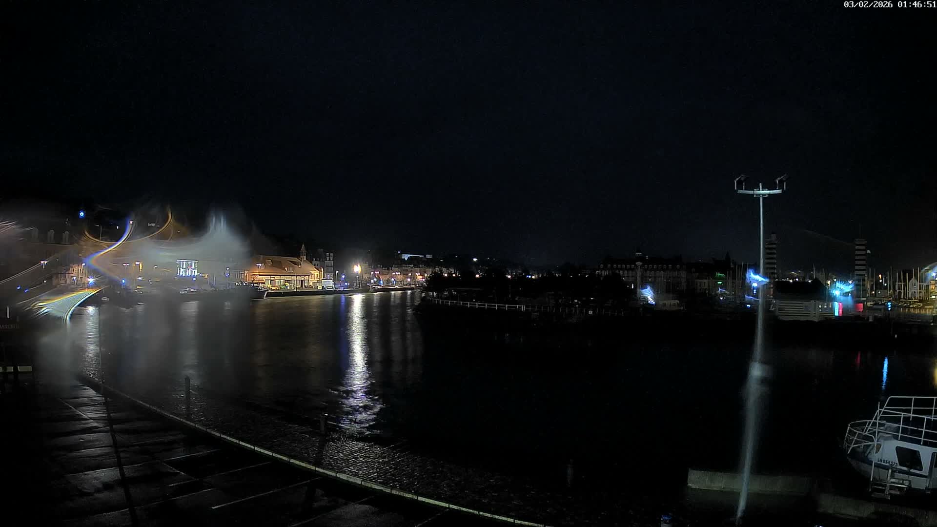 Trouville-Sur-Mer Comune Residence du Port & Coast Live Cam - Lisieux, Calvados, Normandie, France