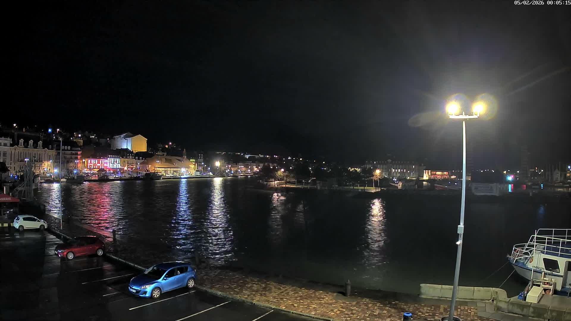 Trouville-Sur-Mer Comune Residence du Port & Coast Live Cam - Lisieux, Calvados, Normandie, France