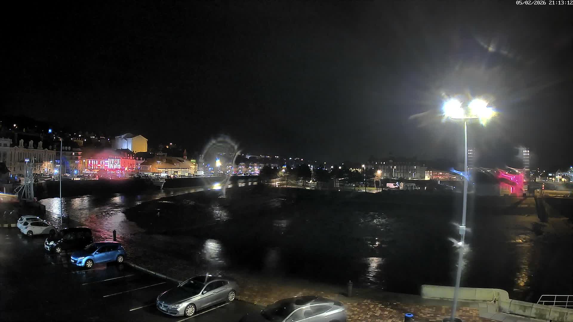 Trouville-Sur-Mer Comune Residence du Port & Coast Live Cam - Lisieux, Calvados, Normandie, France