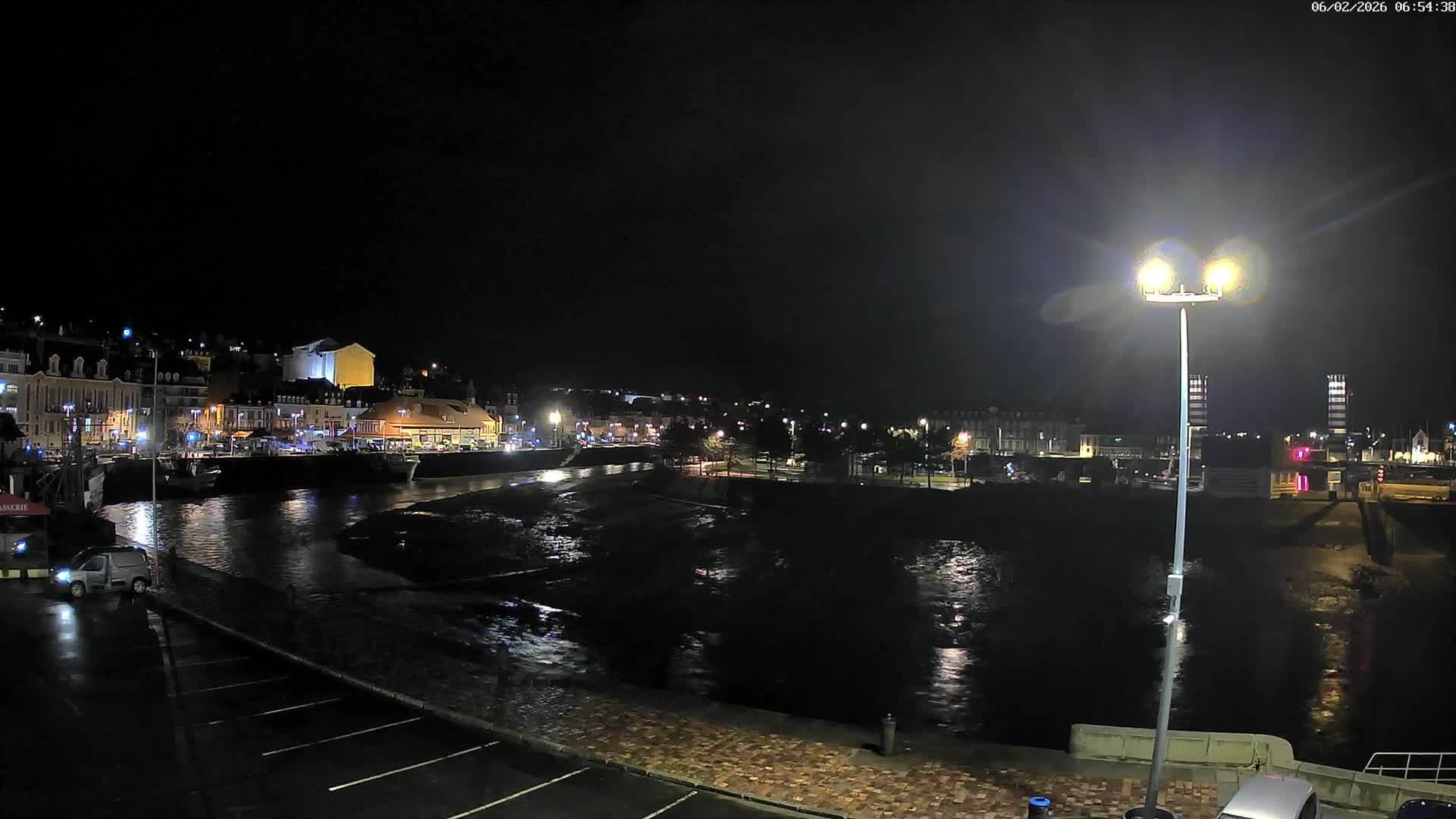 Trouville-Sur-Mer Comune Residence du Port & Coast Live Cam - Lisieux, Calvados, Normandie, France