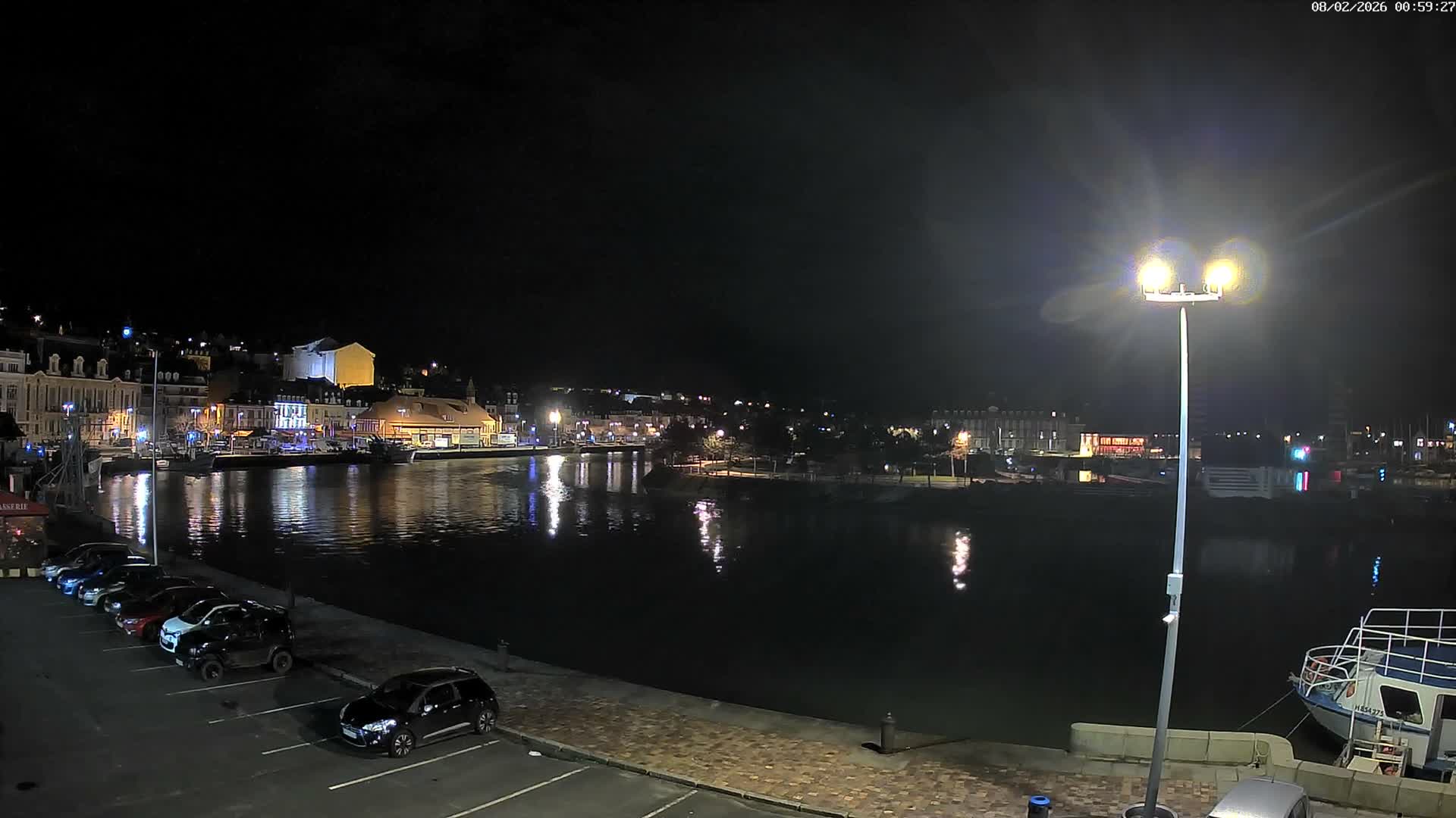 Trouville-Sur-Mer Comune Residence du Port & Coast Live Cam - Lisieux, Calvados, Normandie, France