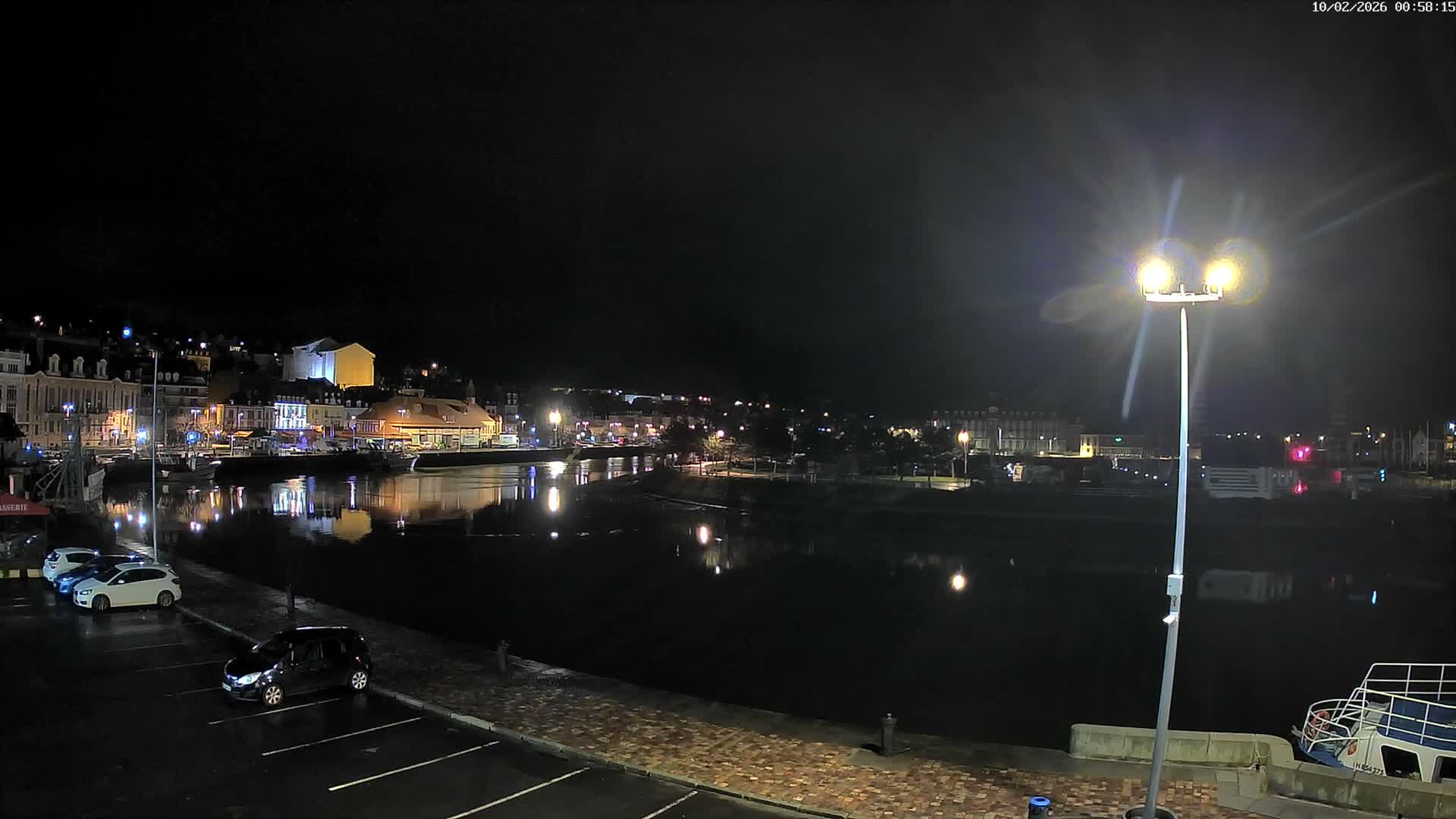 Trouville-Sur-Mer Comune Residence du Port & Coast Live Cam - Lisieux, Calvados, Normandie, France