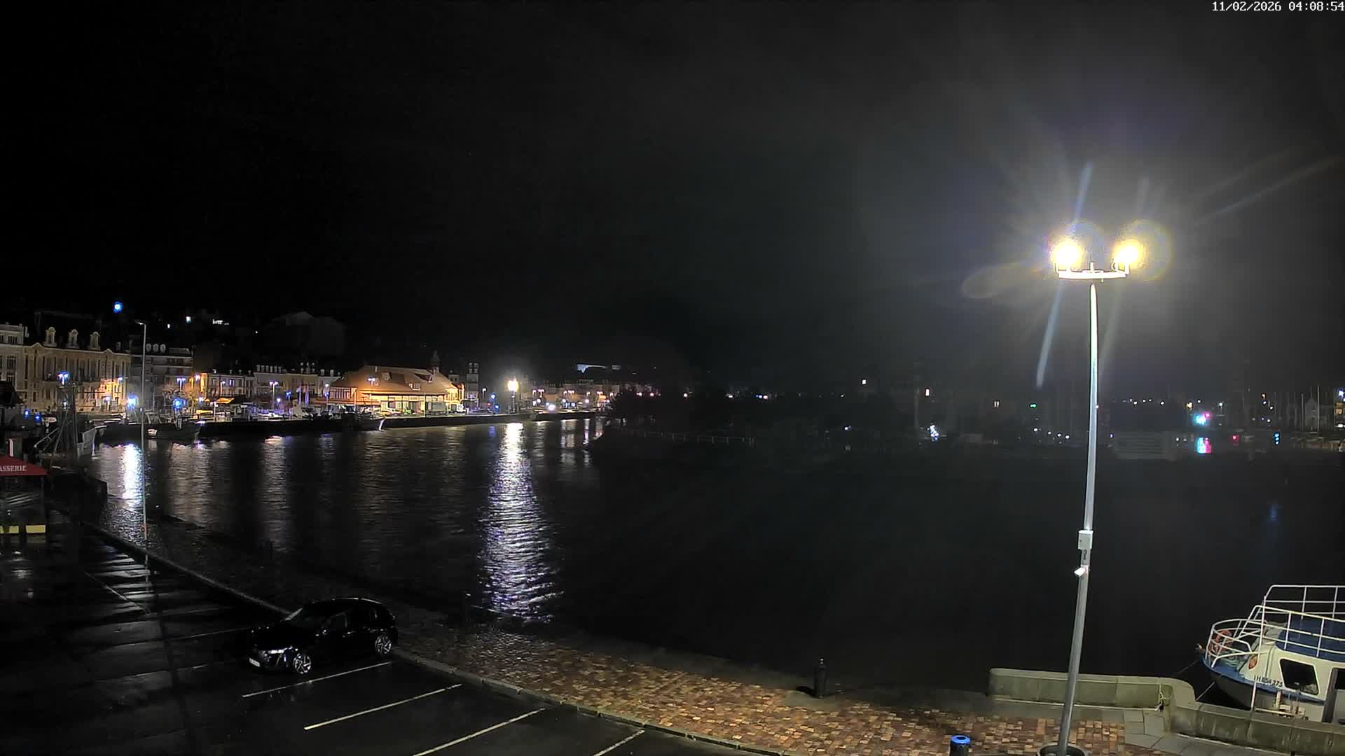 Trouville-Sur-Mer Comune Residence du Port & Coast Live Cam - Lisieux, Calvados, Normandie, France