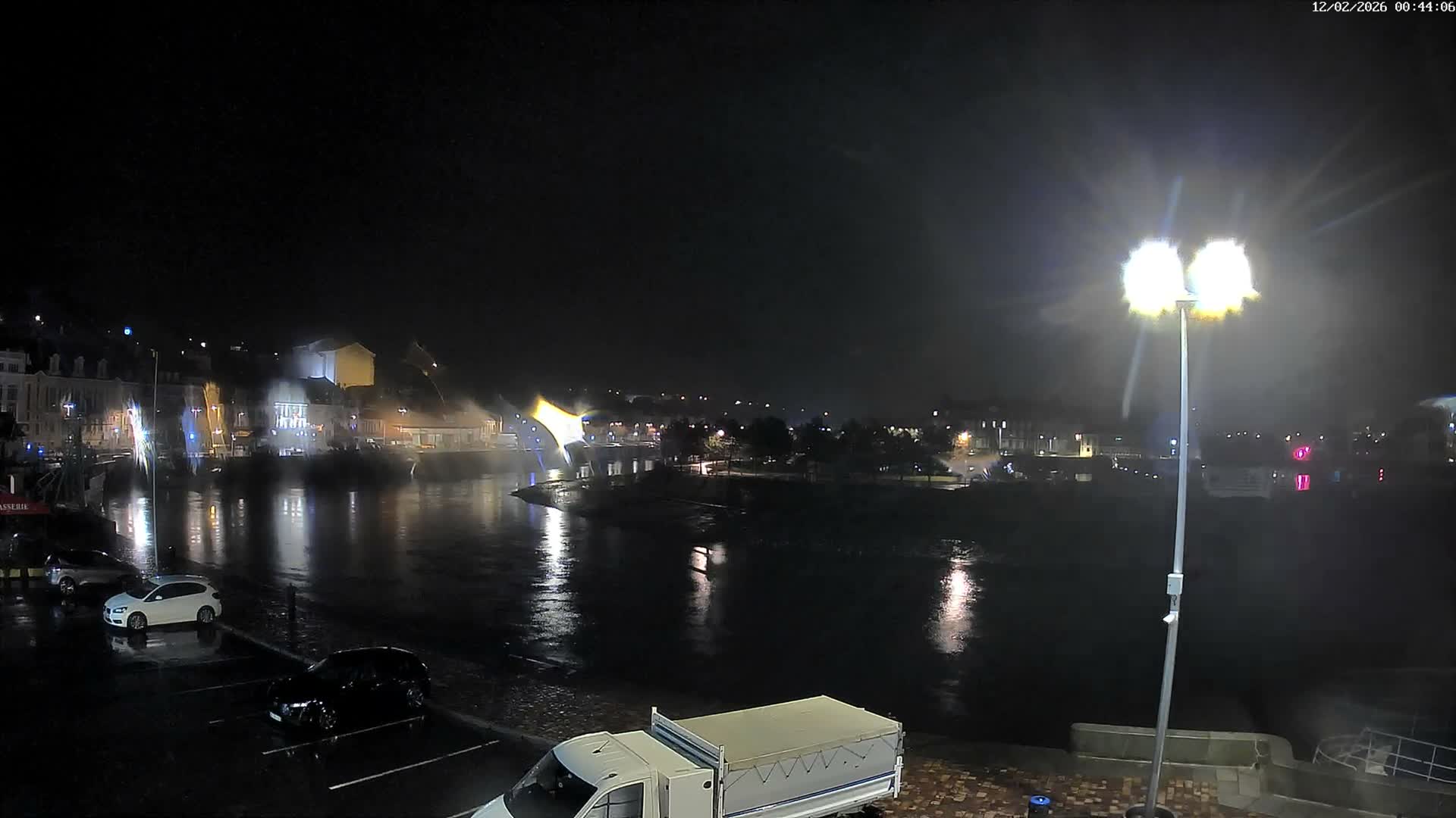 Trouville-Sur-Mer Comune Residence du Port & Coast Live Cam - Lisieux, Calvados, Normandie, France