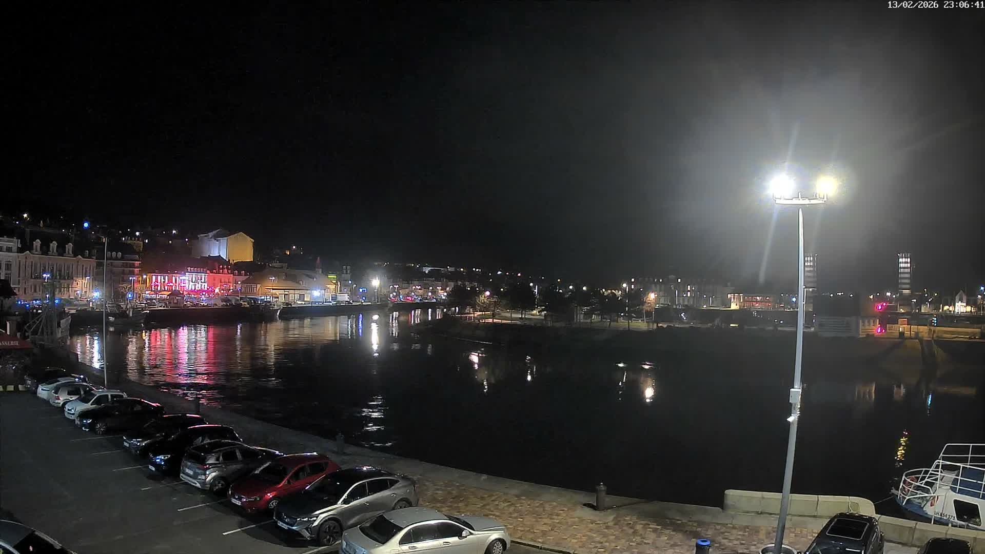 Trouville-Sur-Mer Comune Residence du Port & Coast Live Cam - Lisieux, Calvados, Normandie, France