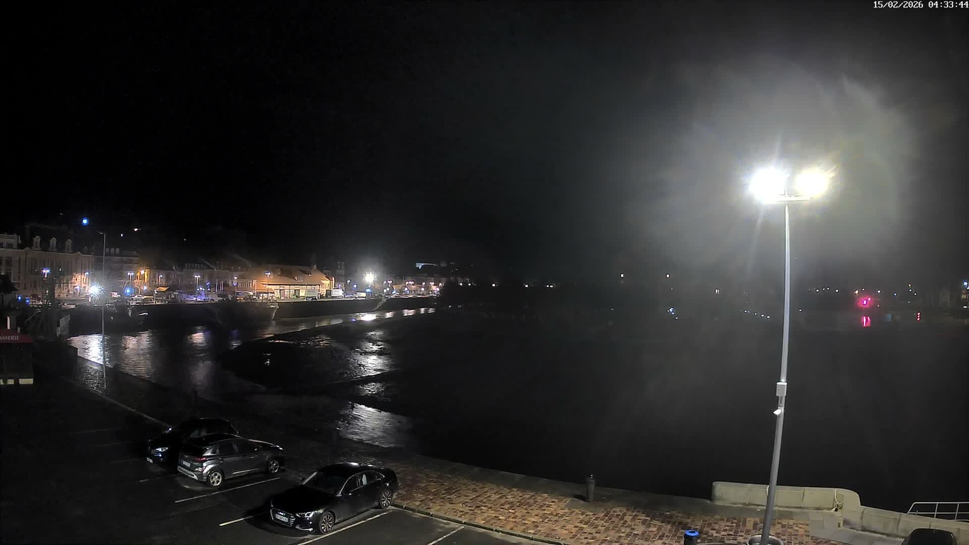 Trouville-Sur-Mer Comune Residence du Port & Coast Live Cam - Lisieux, Calvados, Normandie, France