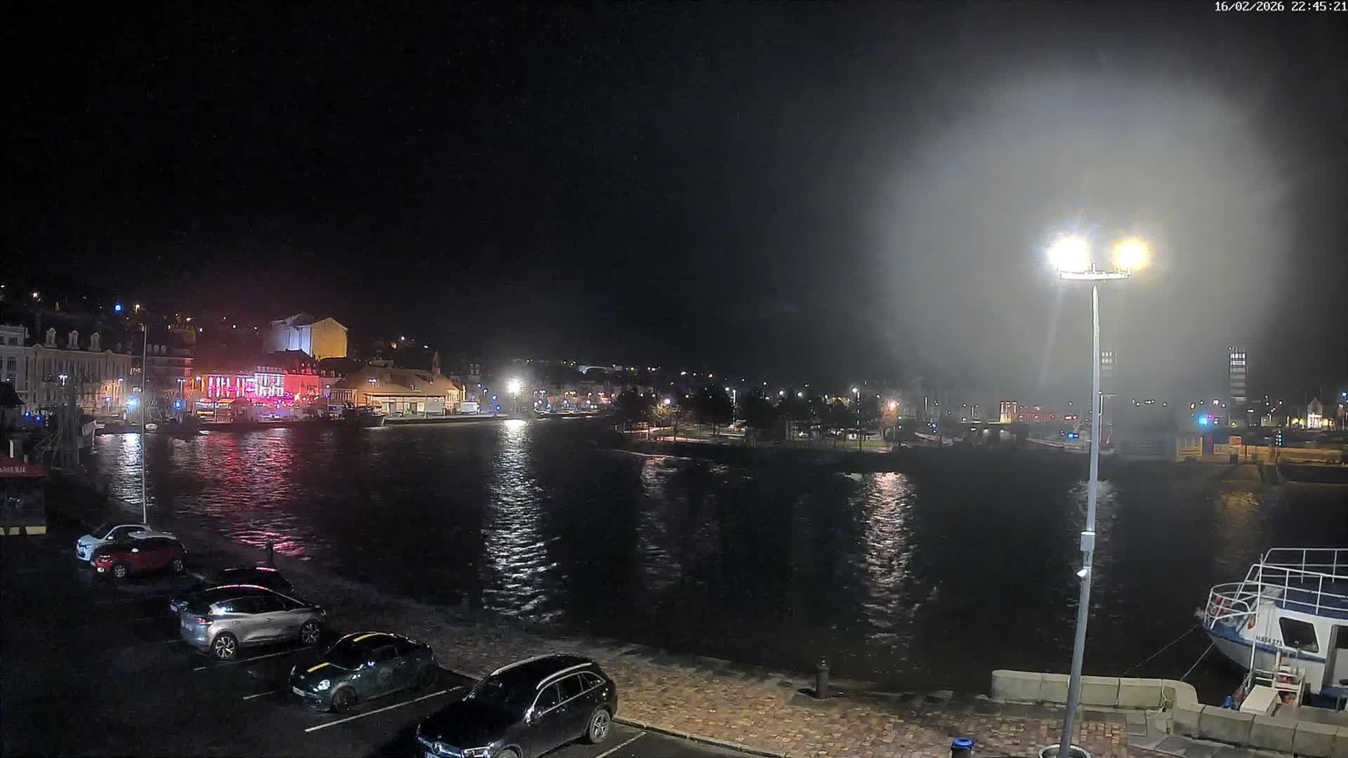 Trouville-Sur-Mer Comune Residence du Port & Coast Live Cam - Lisieux, Calvados, Normandie, France