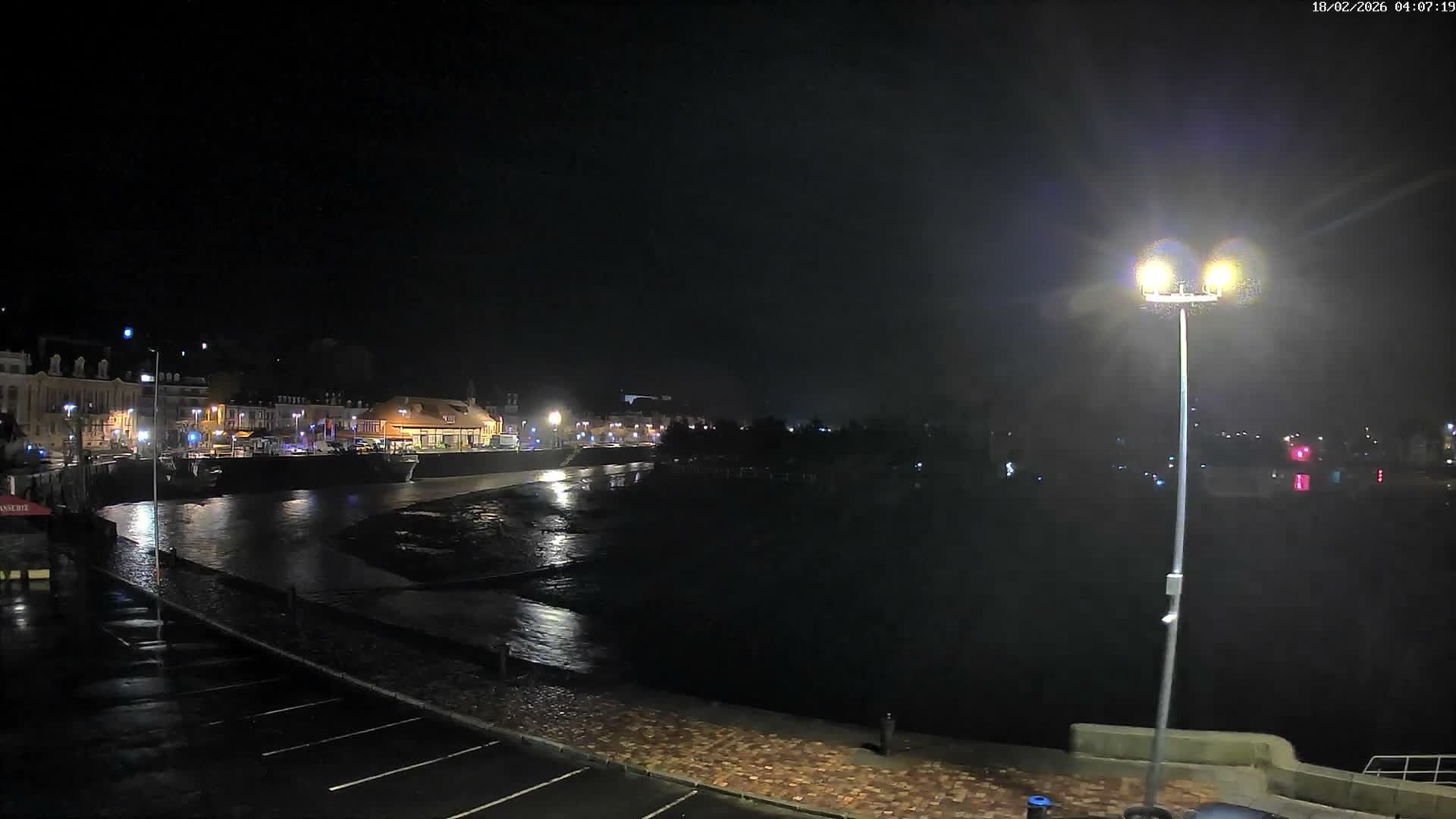 Trouville-Sur-Mer Comune Residence du Port & Coast Live Cam - Lisieux, Calvados, Normandie, France