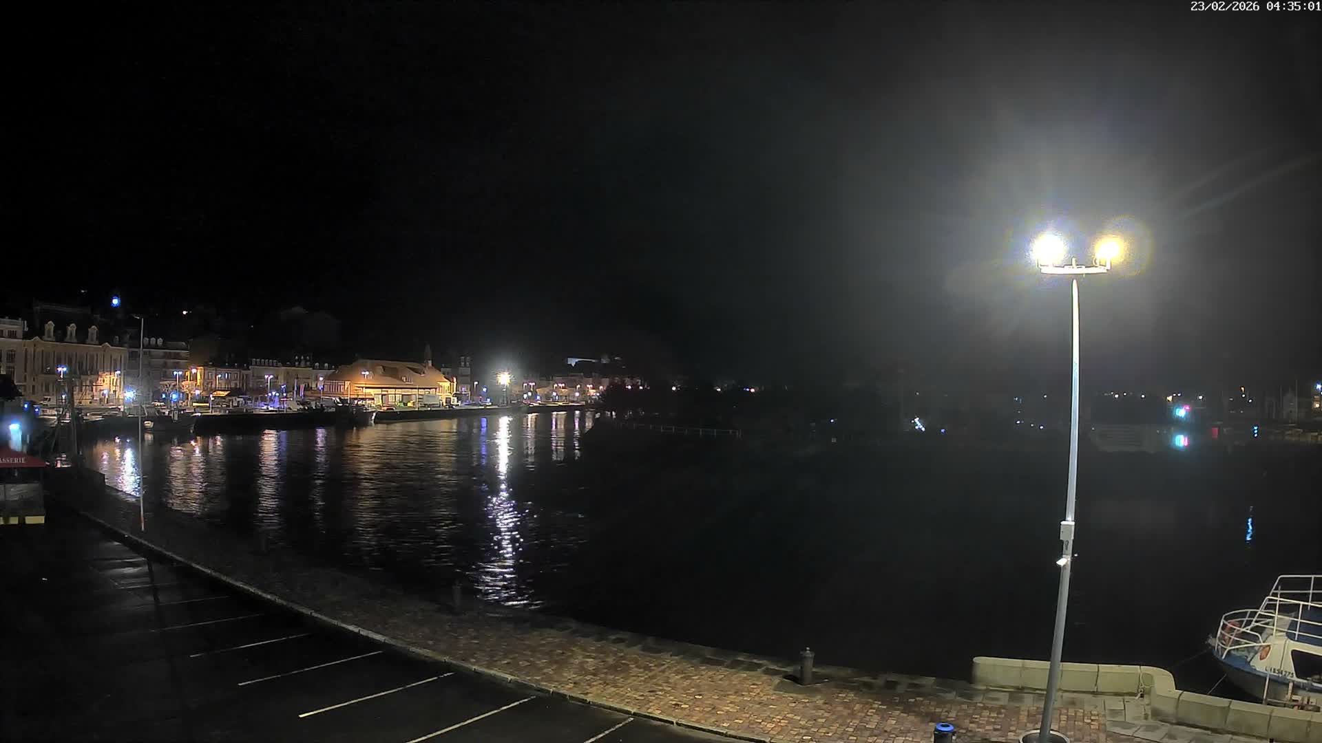 Trouville-Sur-Mer Comune Residence du Port & Coast Live Cam - Lisieux, Calvados, Normandie, France