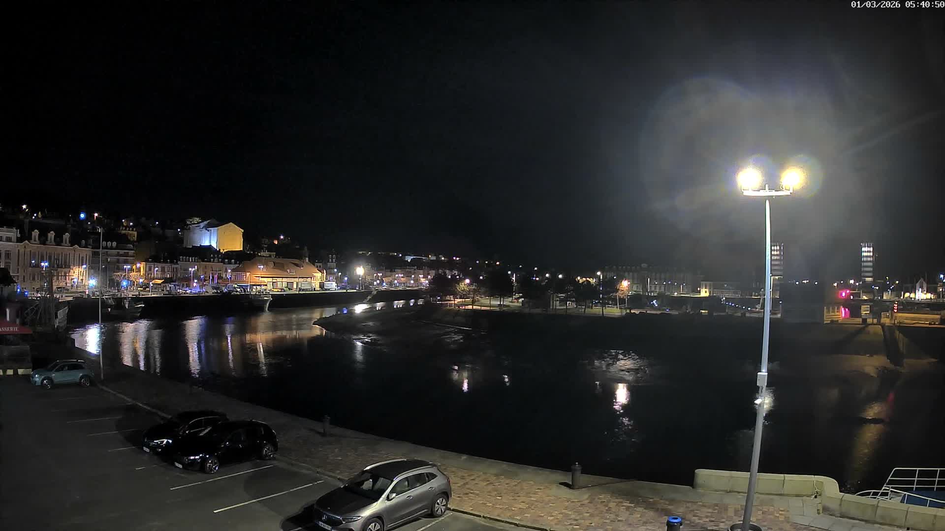 Trouville-Sur-Mer Comune Residence du Port & Coast Live Cam - Lisieux, Calvados, Normandie, France