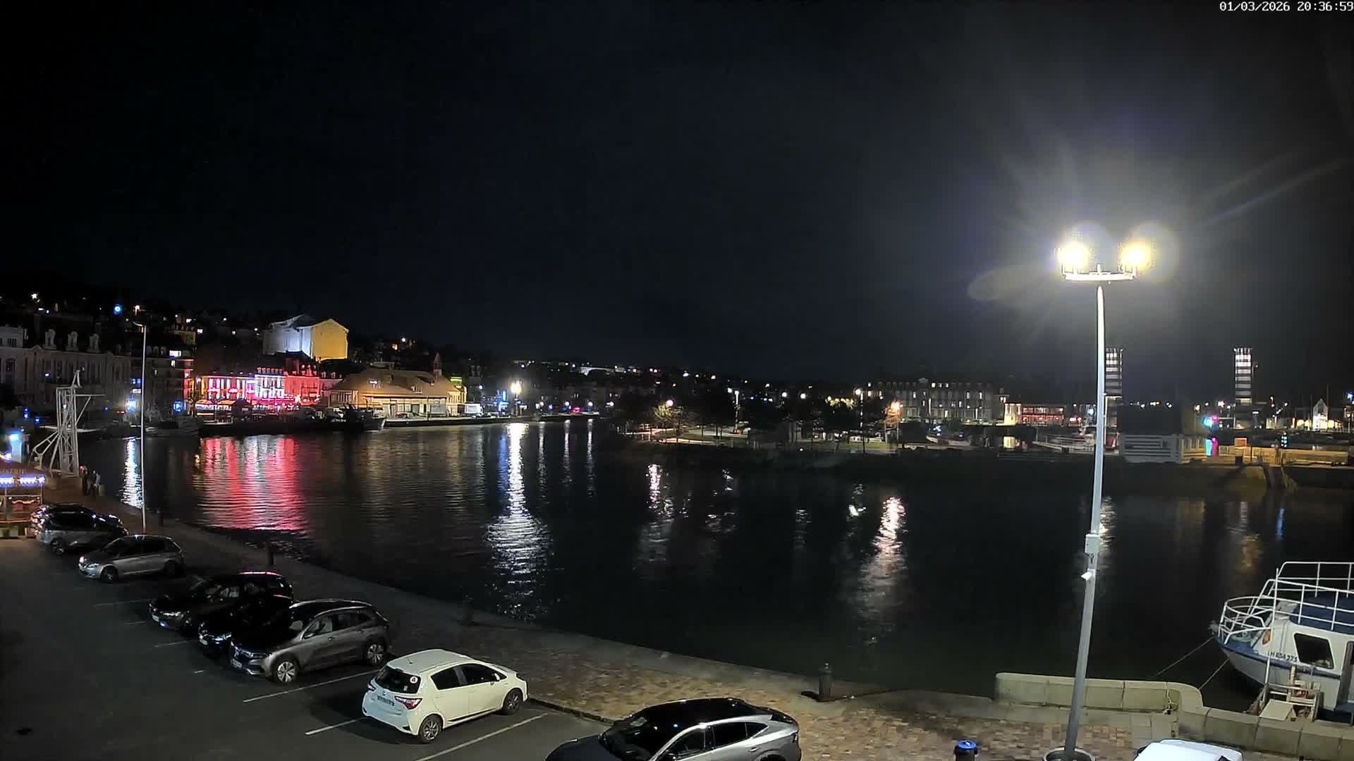 Trouville-Sur-Mer Comune Residence du Port & Coast Live Cam - Lisieux, Calvados, Normandie, France