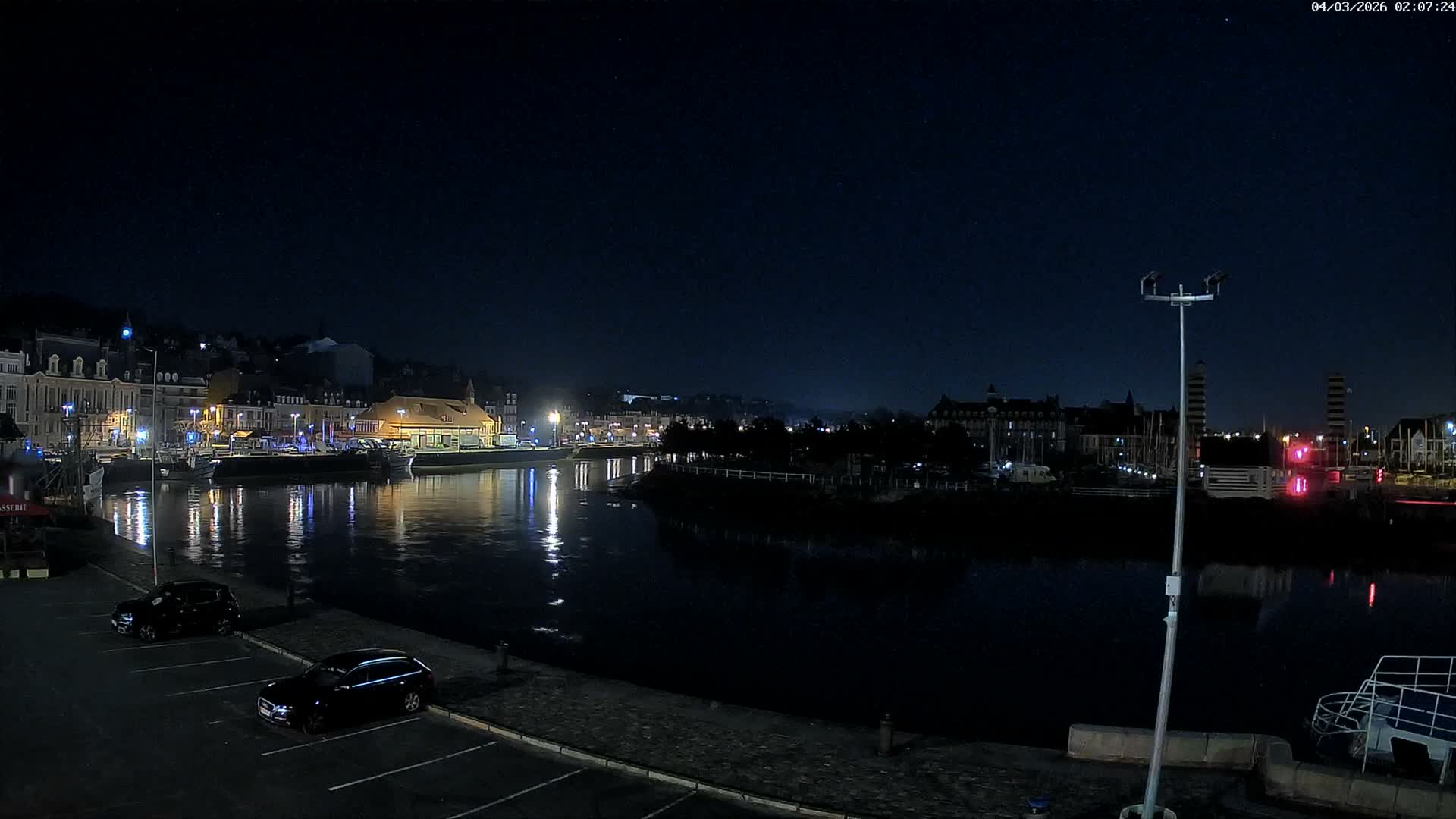 Trouville-Sur-Mer Comune Residence du Port & Coast Live Cam - Lisieux, Calvados, Normandie, France