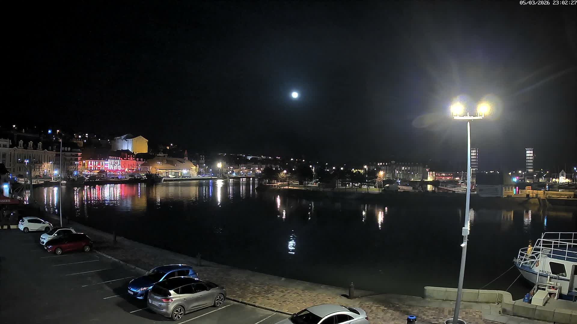 Trouville-Sur-Mer Comune Residence du Port & Coast Live Cam - Lisieux, Calvados, Normandie, France