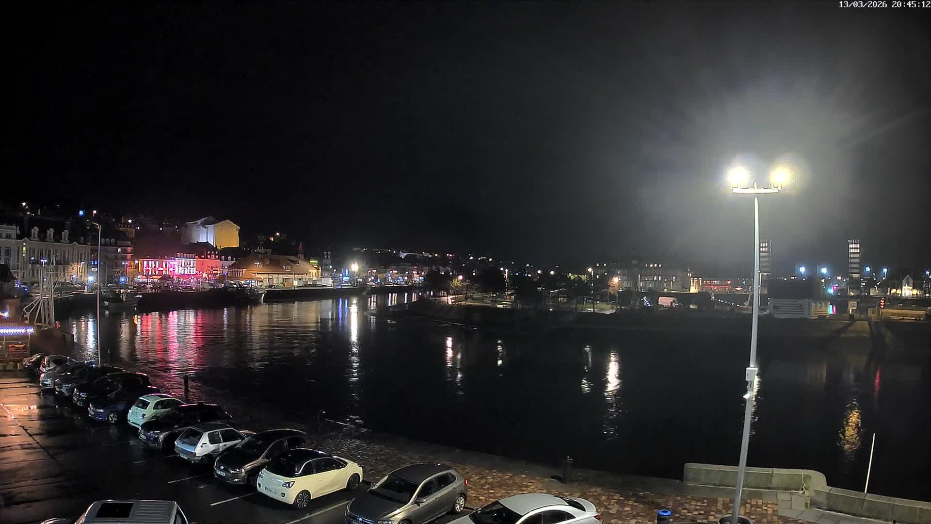 Trouville-Sur-Mer Comune Residence du Port & Coast Live Cam - Lisieux, Calvados, Normandie, France