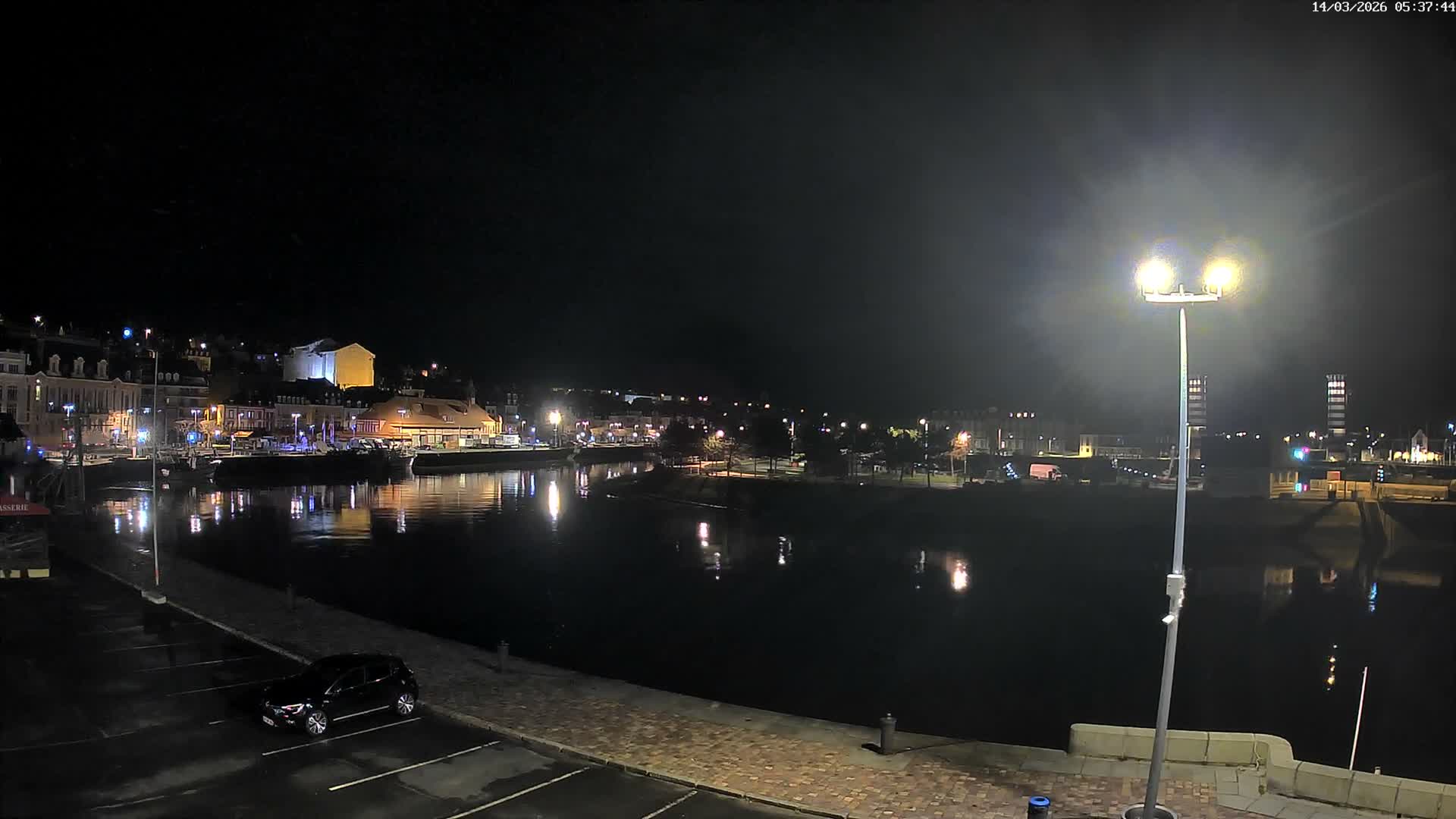 Trouville-Sur-Mer Comune Residence du Port & Coast Live Cam - Lisieux, Calvados, Normandie, France