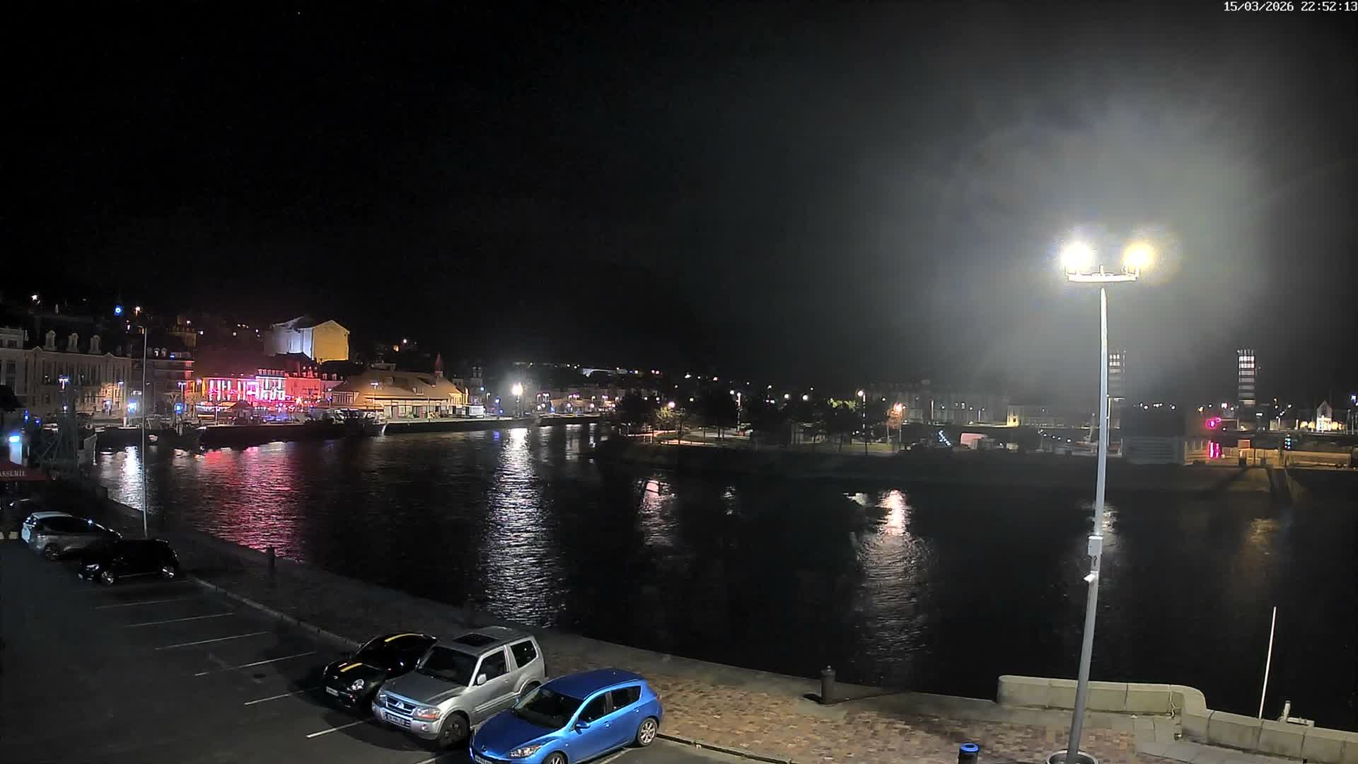 Trouville-Sur-Mer Comune Residence du Port & Coast Live Cam - Lisieux, Calvados, Normandie, France