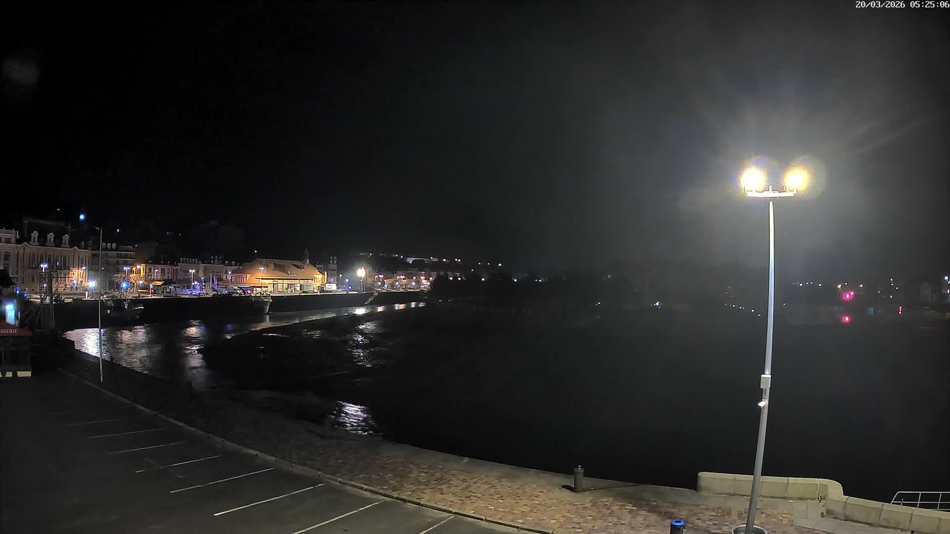 Trouville-Sur-Mer Comune Residence du Port & Coast Live Cam - Lisieux, Calvados, Normandie, France