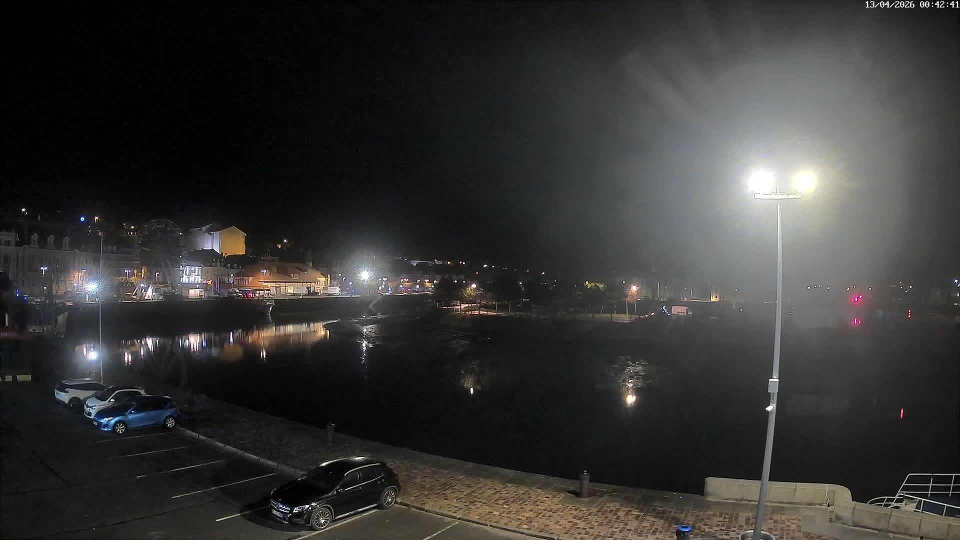 Trouville-Sur-Mer Comune Residence du Port & Coast Live Cam - Lisieux, Calvados, Normandie, France
