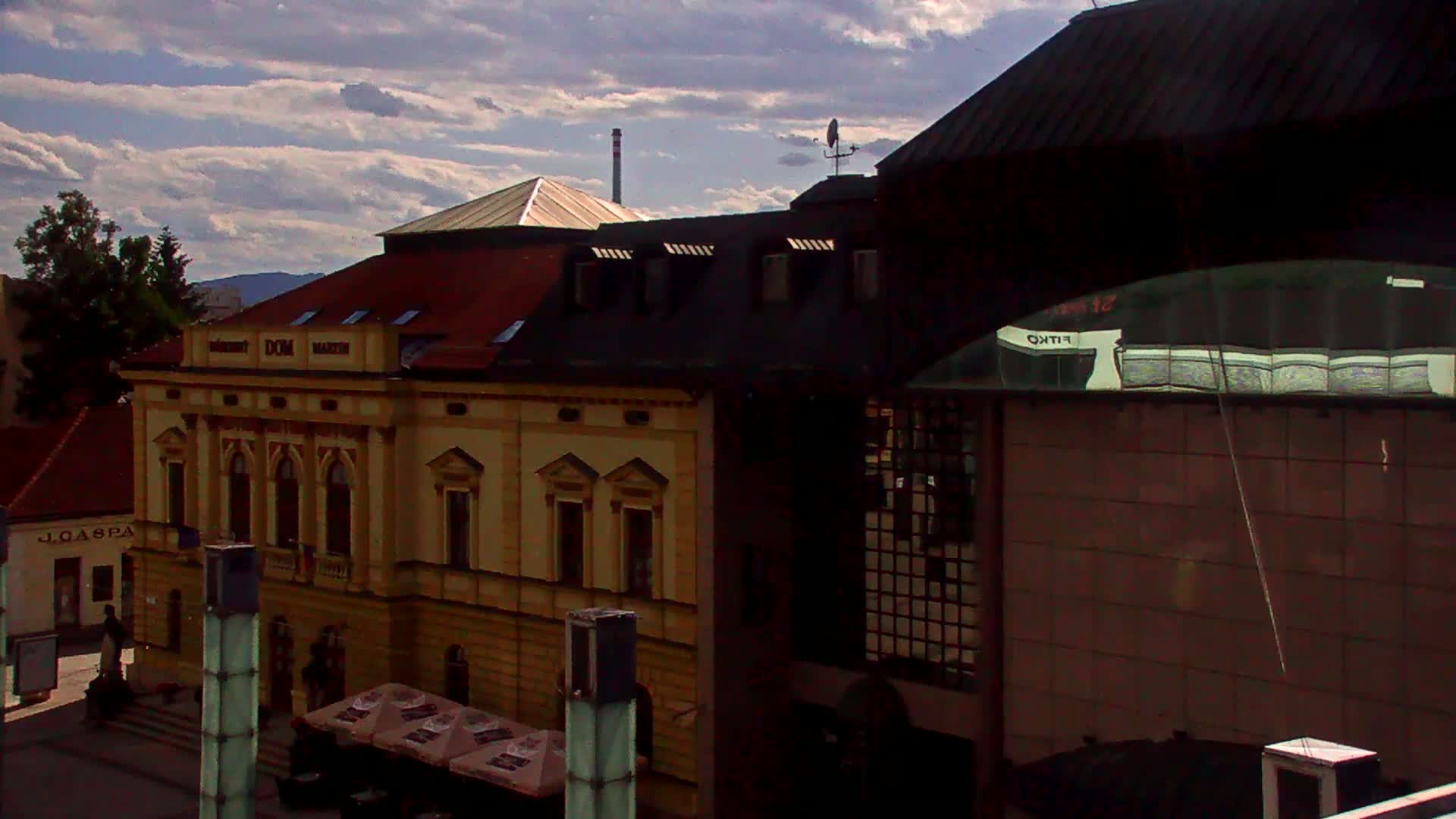  Martin City Center & Malú Fatra National Mountain Range Park Live Cam - Martin, Okres Martin, Zilina, Slovakia