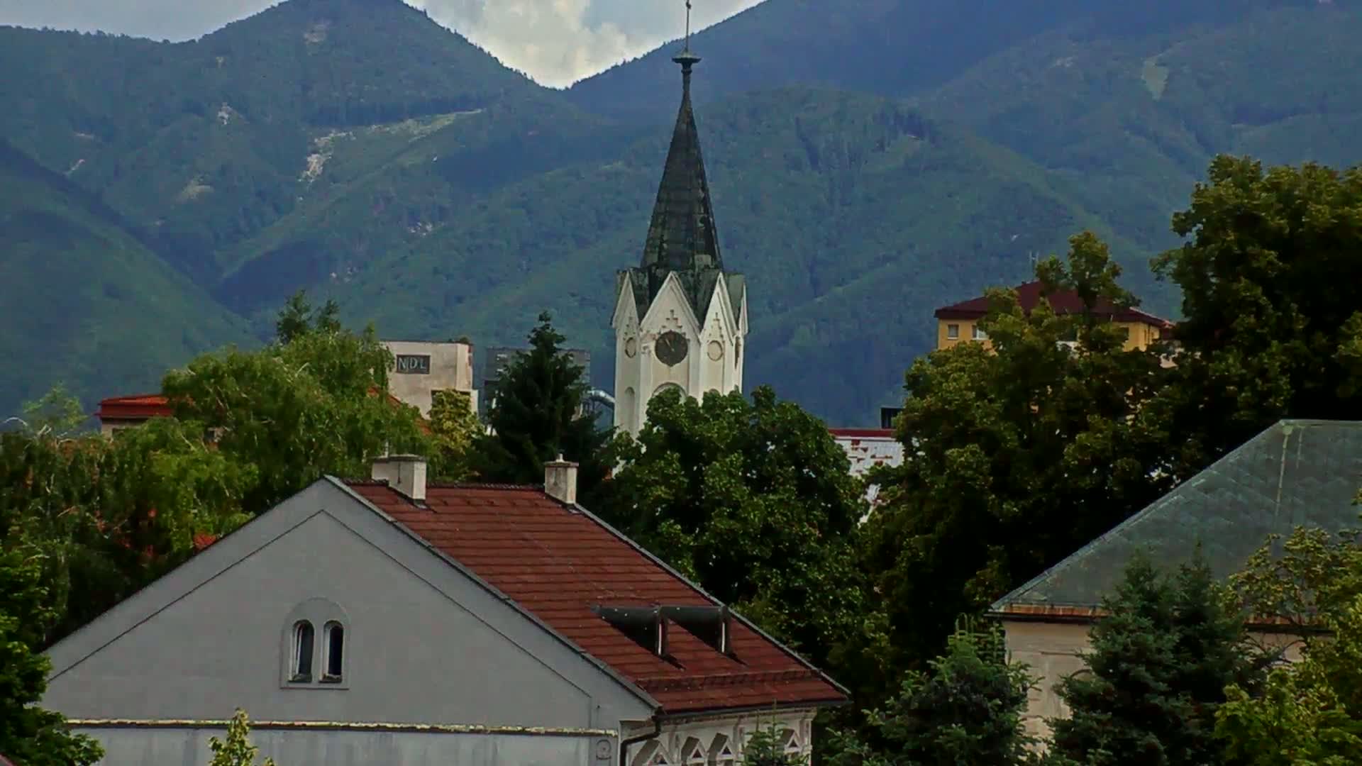  Martin City Center & Malú Fatra National Mountain Range Park Live Cam - Martin, Okres Martin, Zilina, Slovakia