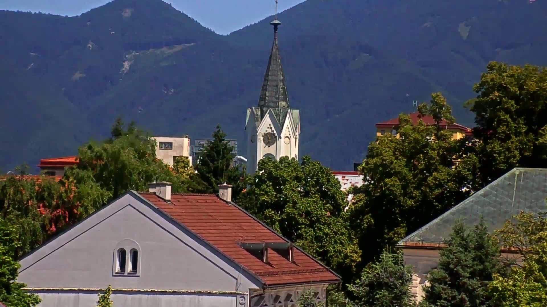  Martin City Center & Malú Fatra National Mountain Range Park Live Cam - Martin, Okres Martin, Zilina, Slovakia