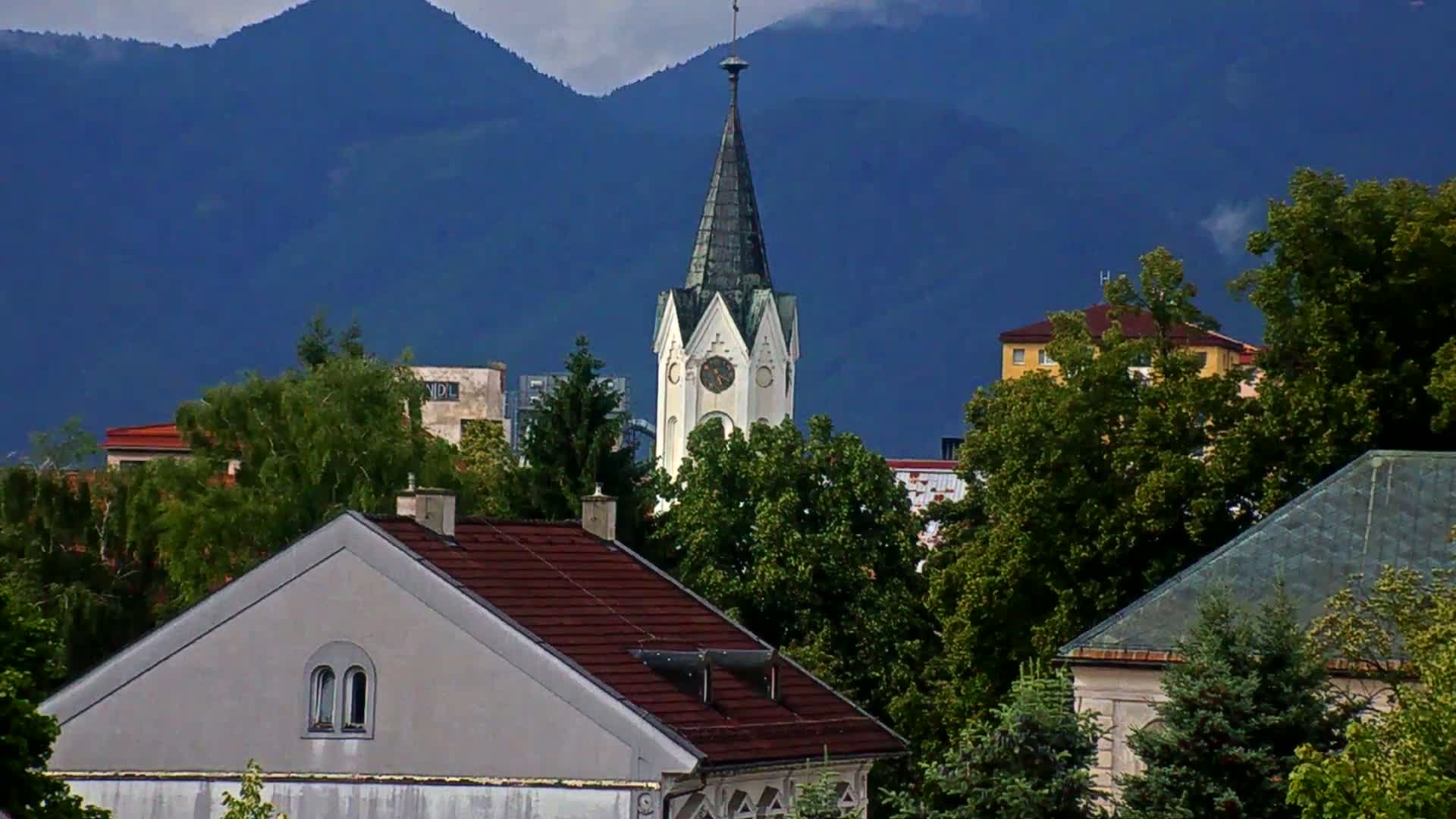  Martin City Center & Malú Fatra National Mountain Range Park Live Cam - Martin, Okres Martin, Zilina, Slovakia