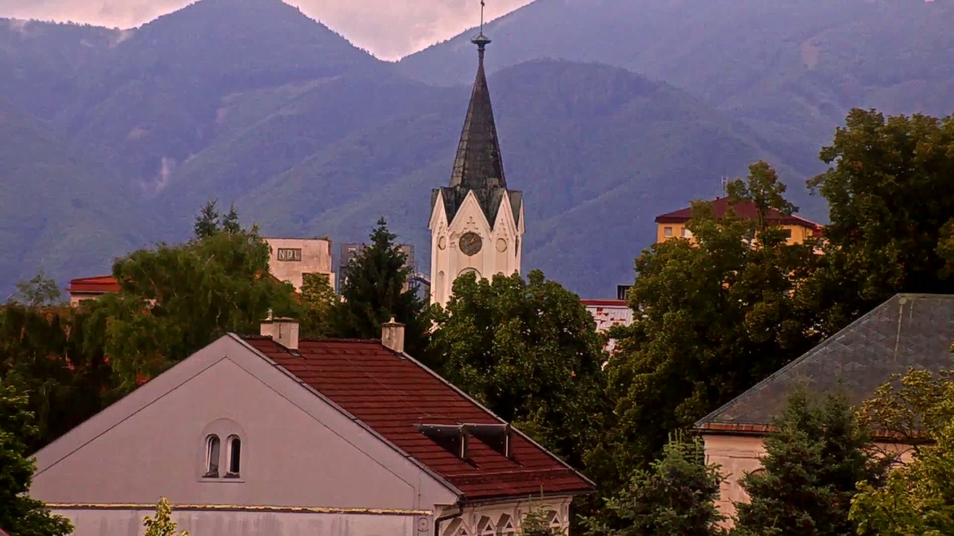  Martin City Center & Malú Fatra National Mountain Range Park Live Cam - Martin, Okres Martin, Zilina, Slovakia