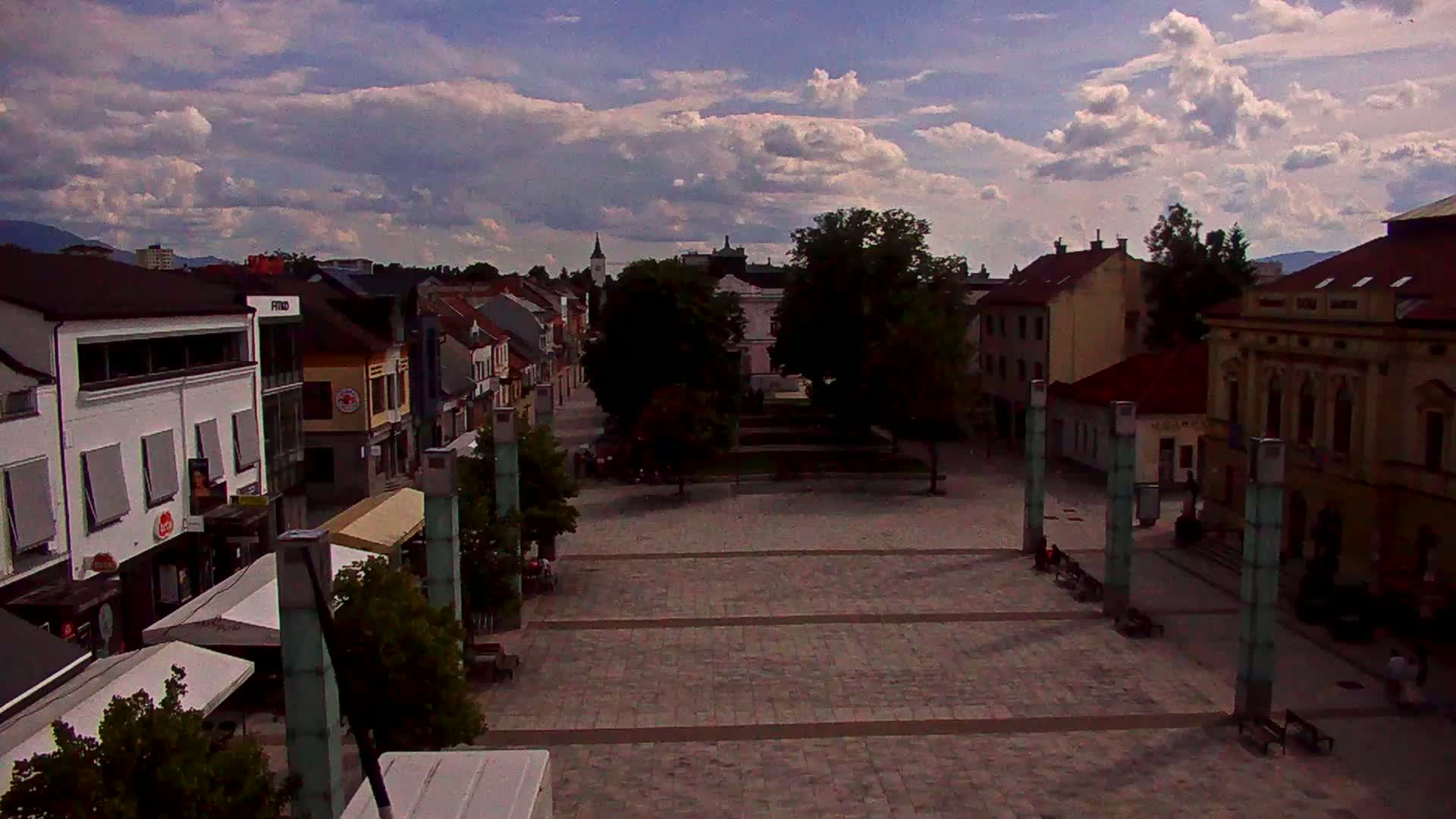  Martin City Center & Malú Fatra National Mountain Range Park Live Cam - Martin, Okres Martin, Zilina, Slovakia