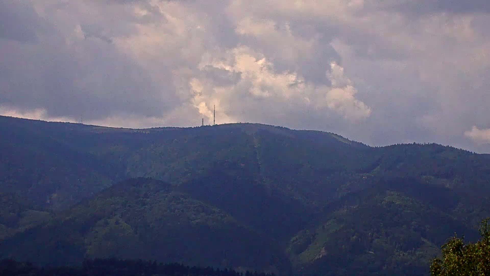 Martin City Center & Malú Fatra National Mountain Range Park Live Cam - Martin, Okres Martin, Zilina, Slovakia
