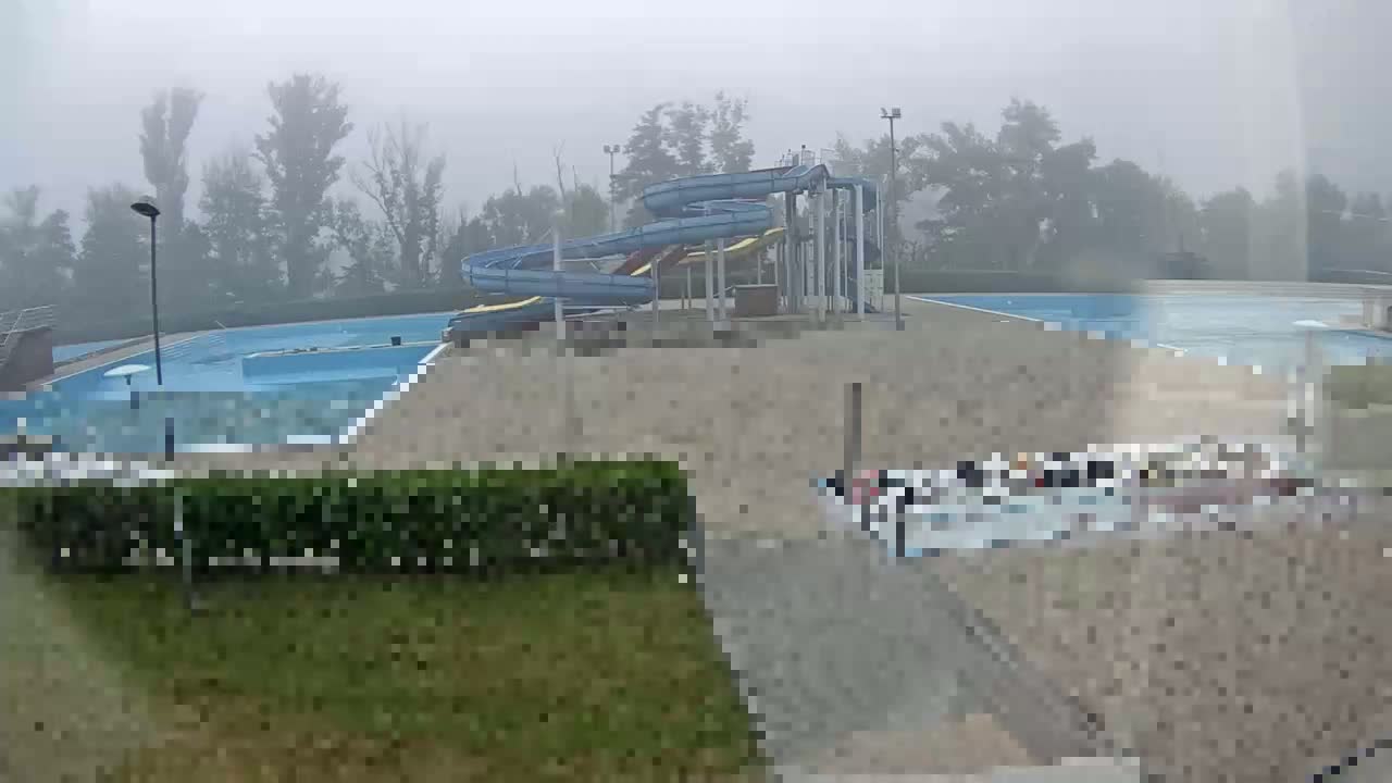 Trenčín, Summer Swimming Pool Outdoor & Trencin Castle Live Cam - Trencin, Okres Trencin, Slovakia