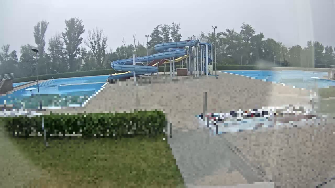 Trenčín, Summer Swimming Pool Outdoor & Trencin Castle Live Cam - Trencin, Okres Trencin, Slovakia