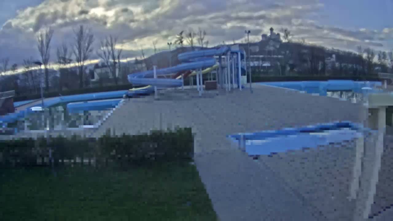 Trenčín, Summer Swimming Pool Outdoor  Live Cam - Trencin, Okres Trencin, Slovakia