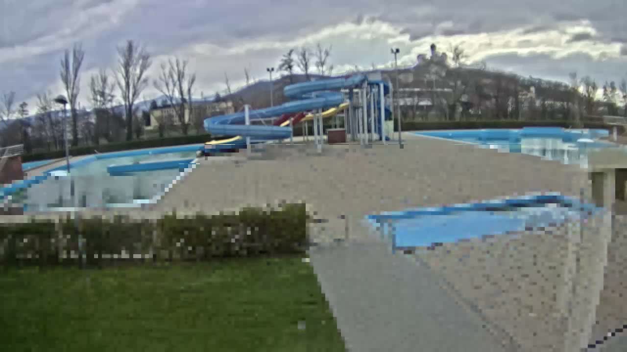Trenčín, Summer Swimming Pool Outdoor  Live Cam - Trencin, Okres Trencin, Slovakia