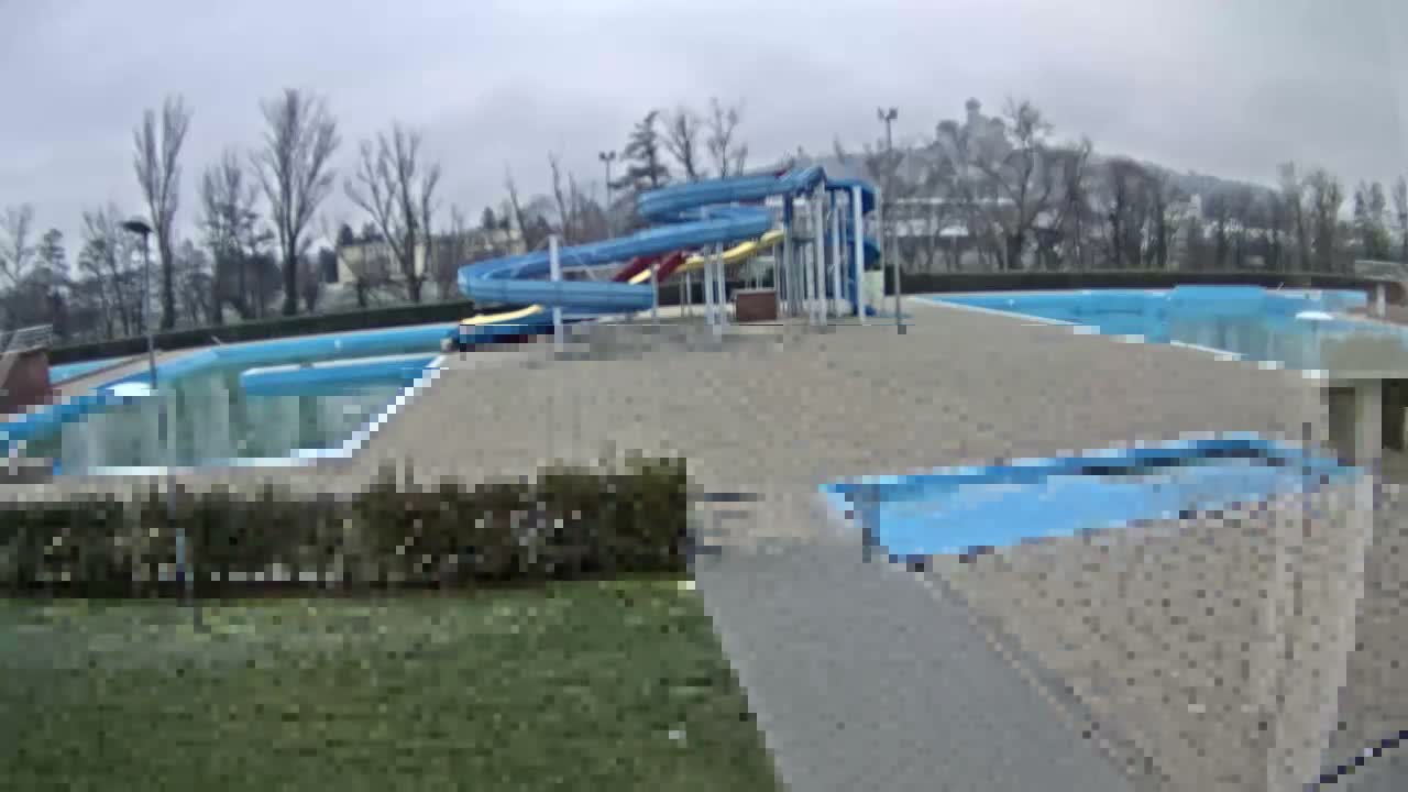 Trenčín, Summer Swimming Pool Outdoor  Live Cam - Trencin, Okres Trencin, Slovakia