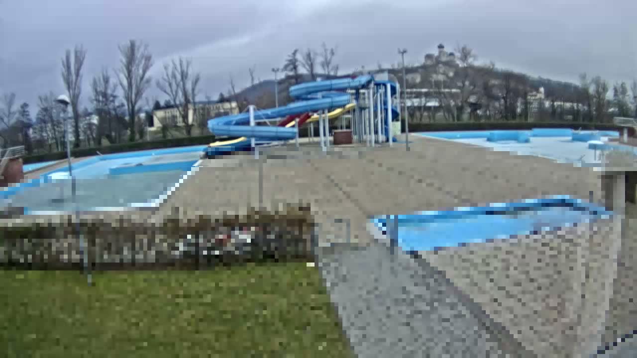 Trenčín, Summer Swimming Pool Outdoor  Live Cam - Trencin, Okres Trencin, Slovakia