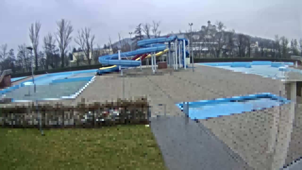 Trenčín, Summer Swimming Pool Outdoor  Live Cam - Trencin, Okres Trencin, Slovakia