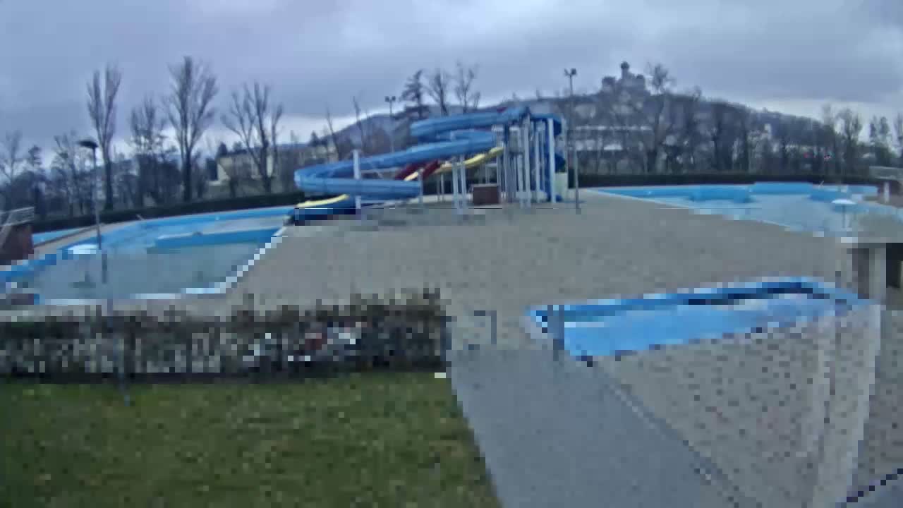 Trenčín, Summer Swimming Pool Outdoor  Live Cam - Trencin, Okres Trencin, Slovakia