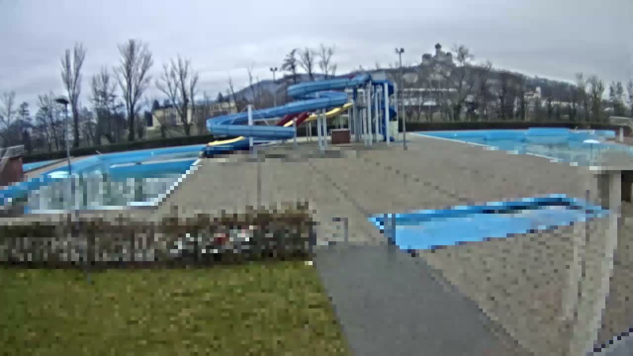 Trenčín, Summer Swimming Pool Outdoor  Live Cam - Trencin, Okres Trencin, Slovakia