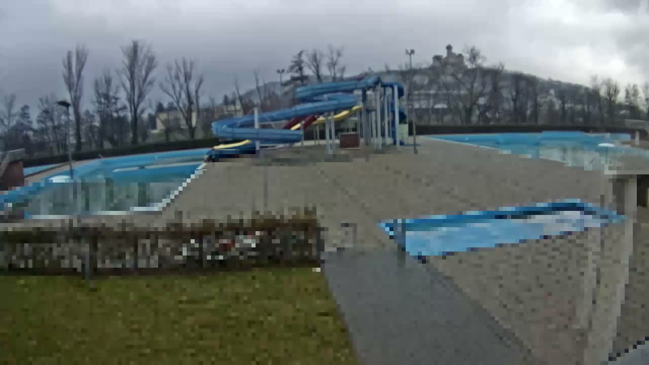 Trenčín, Summer Swimming Pool Outdoor  Live Cam - Trencin, Okres Trencin, Slovakia