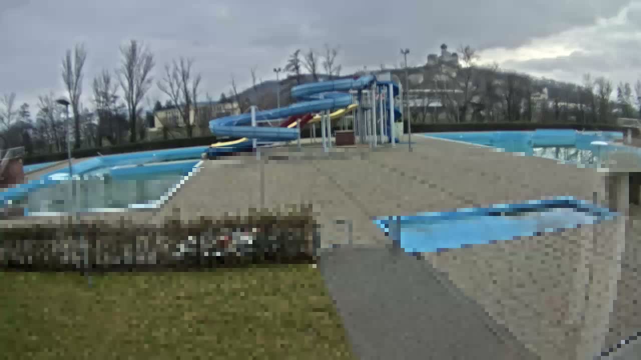 Trenčín, Summer Swimming Pool Outdoor  Live Cam - Trencin, Okres Trencin, Slovakia