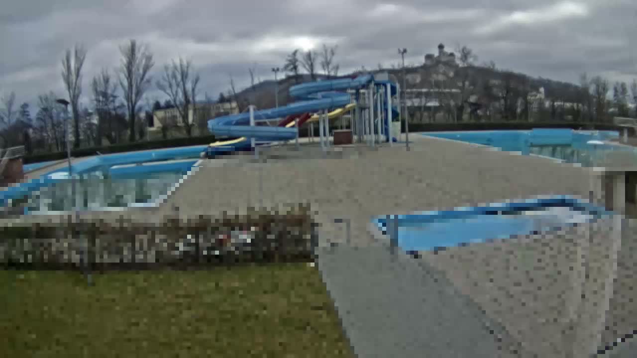 Trenčín, Summer Swimming Pool Outdoor  Live Cam - Trencin, Okres Trencin, Slovakia