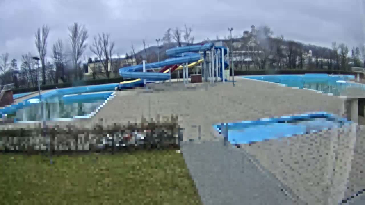 Trenčín, Summer Swimming Pool Outdoor  Live Cam - Trencin, Okres Trencin, Slovakia