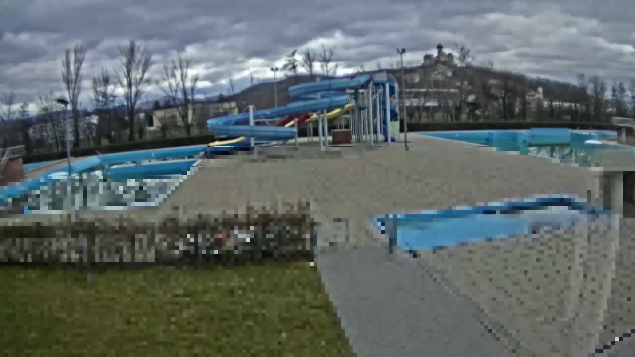 Trenčín, Summer Swimming Pool Outdoor  Live Cam - Trencin, Okres Trencin, Slovakia