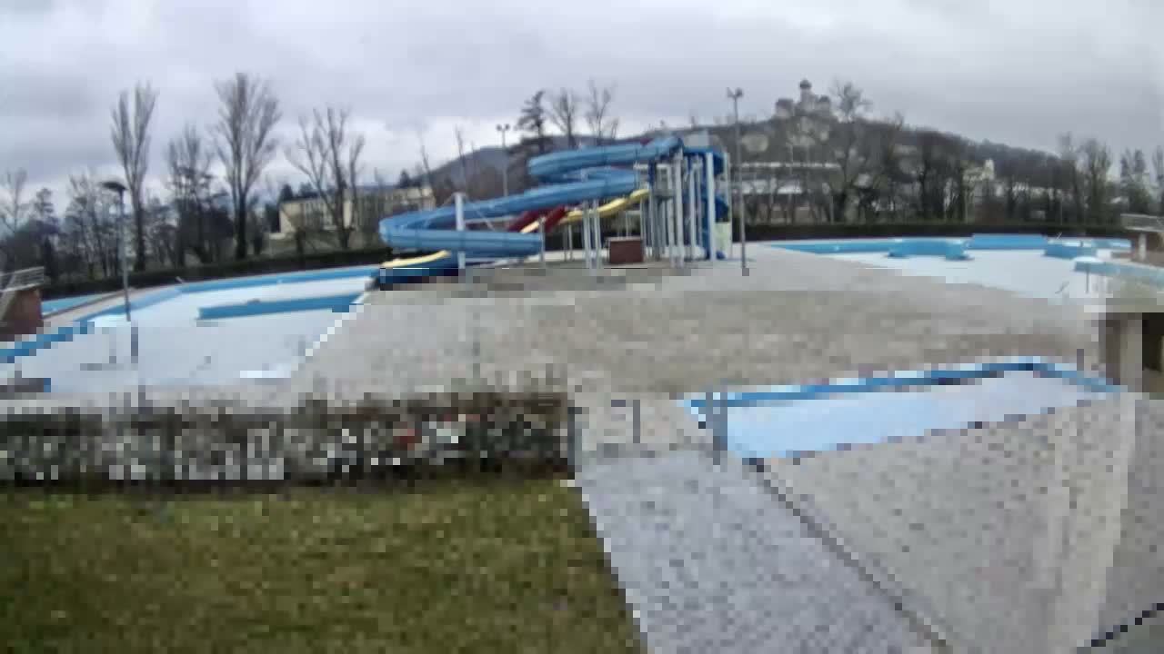 Trenčín, Summer Swimming Pool Outdoor  Live Cam - Trencin, Okres Trencin, Slovakia