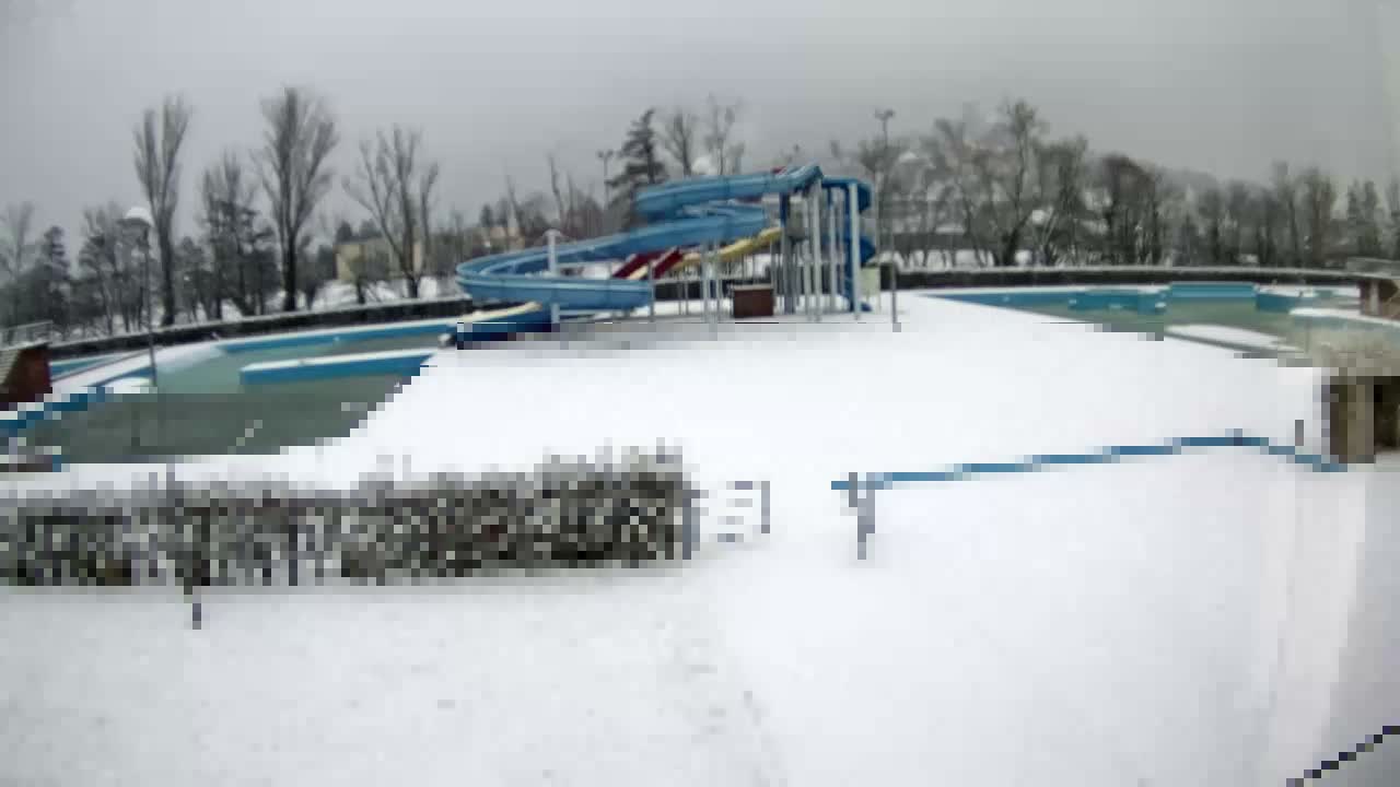 Trenčín, Summer Swimming Pool Outdoor  Live Cam - Trencin, Okres Trencin, Slovakia