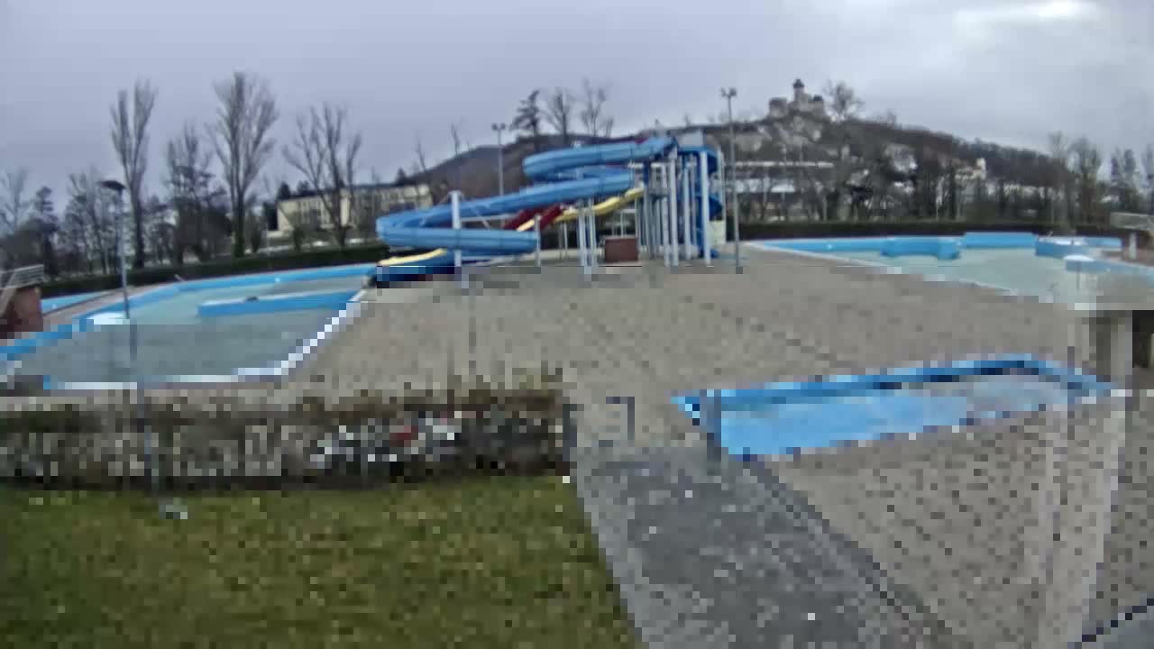 Trenčín, Summer Swimming Pool Outdoor  Live Cam - Trencin, Okres Trencin, Slovakia