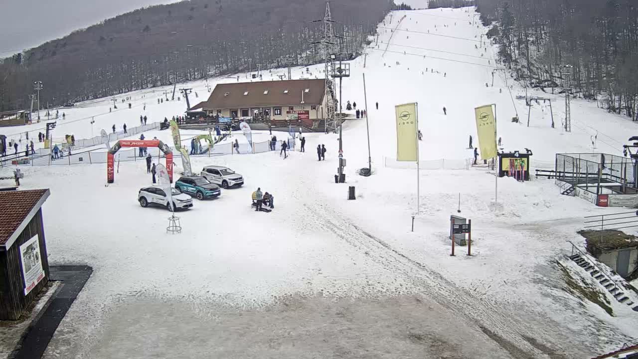 Jahodna Ski Slope West View Live Cam - Sever, Kosice 1, Kosice, Slovakia