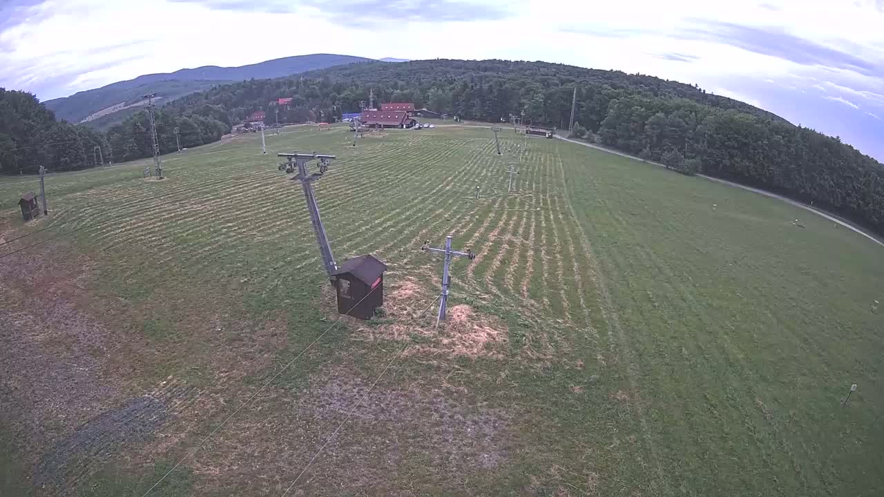 Jahodna Ski Slope East View Live Cam - Sever, Kosice 1, Kosice, Slovakia